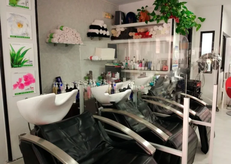 Separador de metacrilato en peluquería