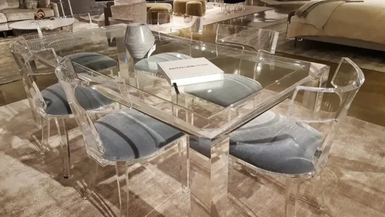 Muebles de metacrilato en salón elegante