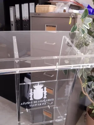 Atril de metacrilato transparente para congresos