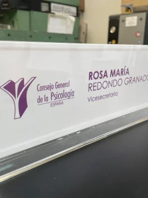 Displays portahojas a medida en metacrilato