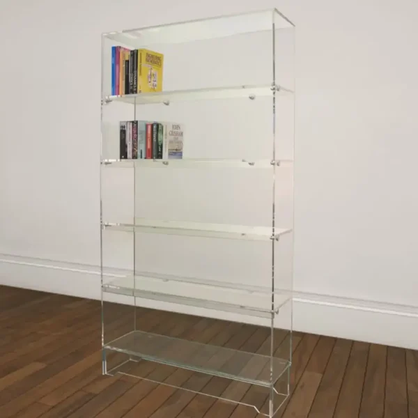 Estantería de metacrilato en salón moderno