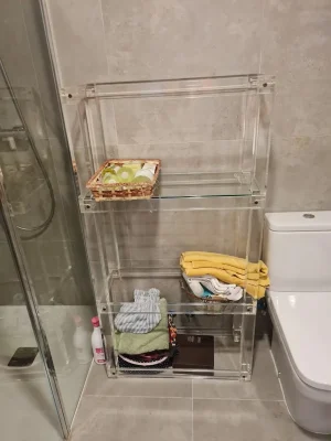 Estantería personalizada de metacrilato