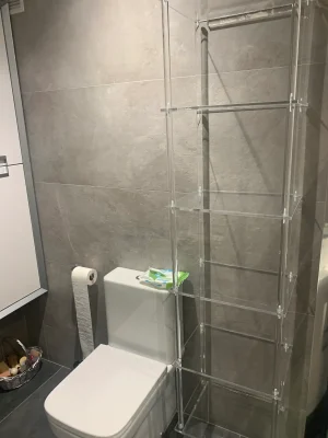 Estantería a medida de metacrilato para hogares