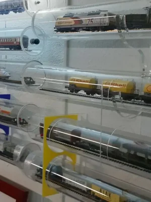 Expositores personalizados para figuras y colecciones