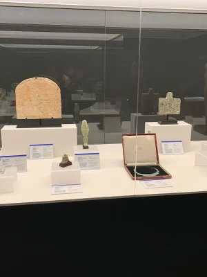 Expositores y soportes de metacrilato para museos