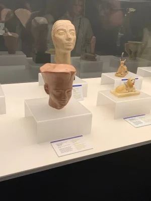 Expositores y soportes de metacrilato para museos