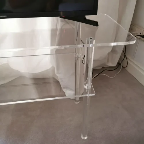 Mobiliario personalizado a medida en metacrilato transparente