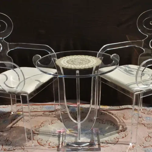 Mesas y sillas en metacrilato transparente para el hogar