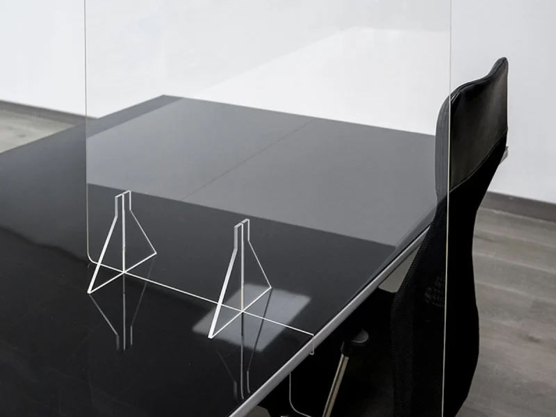 Escritorio y silla de metacrilato transparente
