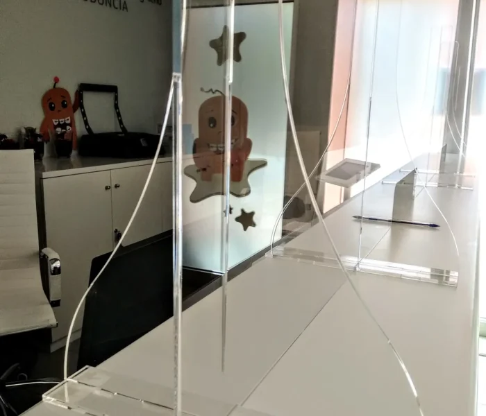 Mampara de metacrilato consulta dental