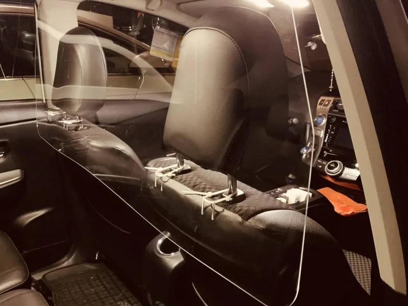 Mampara de metacrilato en taxi