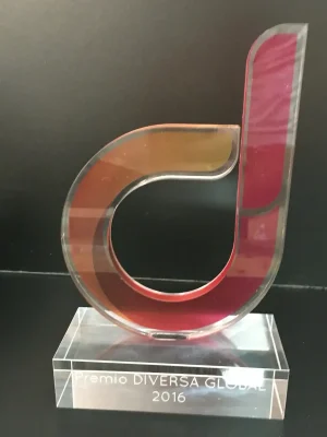 Trofeos y premios en metacrilato a medida personalizado