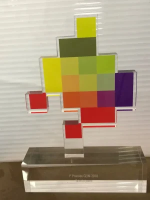 Regalos y trofeos en metacrilato a medida para trabajadores