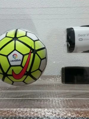 Urna de metacrilato transparente para proteger objetos de valor